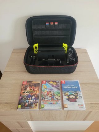 Nintendo Switch + Valigetta, Giochi e Accessori