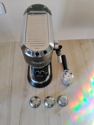 Macchina Caffè DeLonghi Dedica