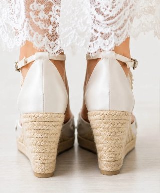 Sandalias de cuña encaje blanco