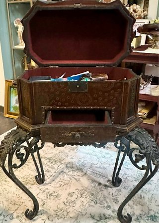 Arcón antiguo madera y metal