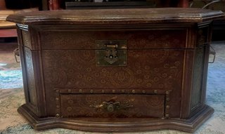 Arcón antiguo madera y metal