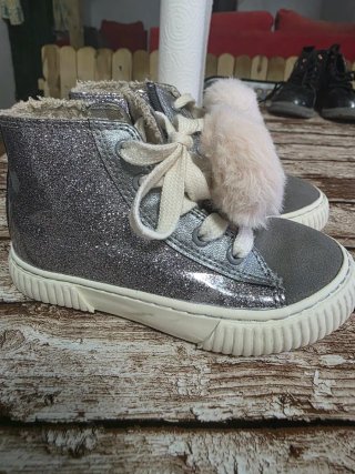 Zapatillas niña talla 26 con pompón