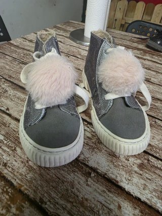 Zapatillas niña talla 26 con pompón