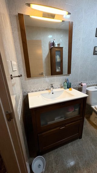 Mueble de baño madera con espejo