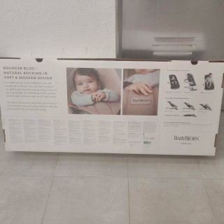Tumbona BabyBjörn gris + juguete