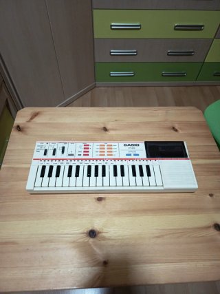 Órgano Casio PT-82 vintage