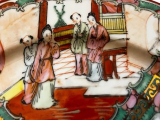 Coppia di piatti in ceramica Macao. Metà del XX secolo