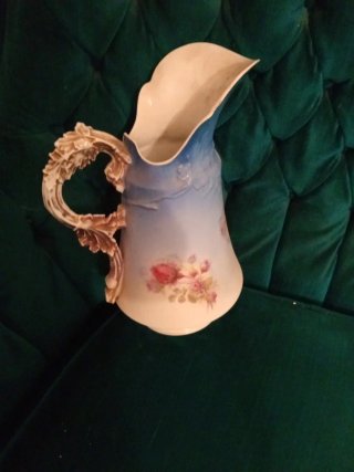 Jarra antigua de lavarse floral