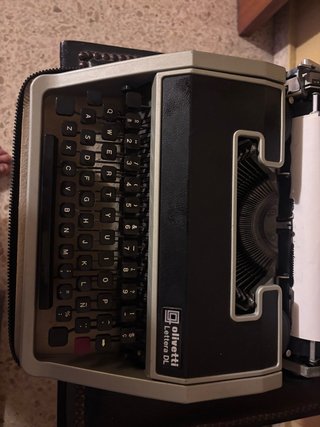 Máquina de escribir Olivetti Lettera DL