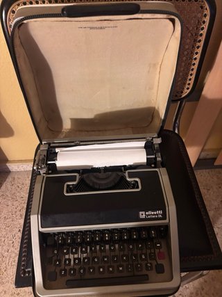 Máquina de escribir Olivetti Lettera DL