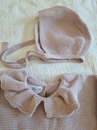 Pelele y gorrito rosa palo 3-6 meses. Zara.