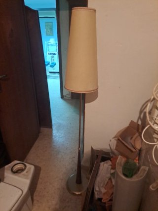 Lampada da terra beige e dorata
