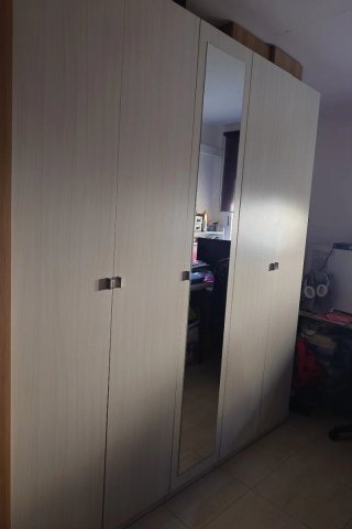 3 Armarios Madera y Cristal marca Ikea y otras