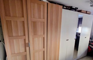 3 Armarios Madera y Cristal marca Ikea y otras