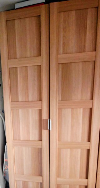 3 Armarios Madera y Cristal marca Ikea y otras
