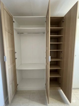 3 Armarios Madera y Cristal marca Ikea y otras