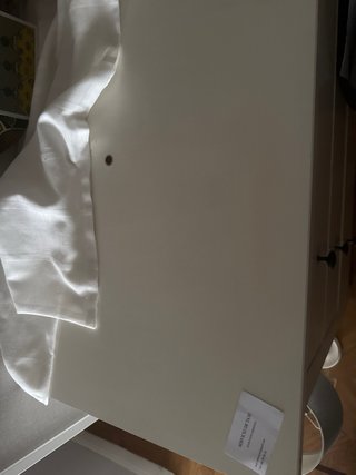 Cómoda blanca de madera