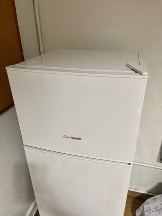 Nevera Corberó con congelador blanco de 2 puertas