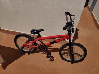 Bici BMX Roja precio negociable