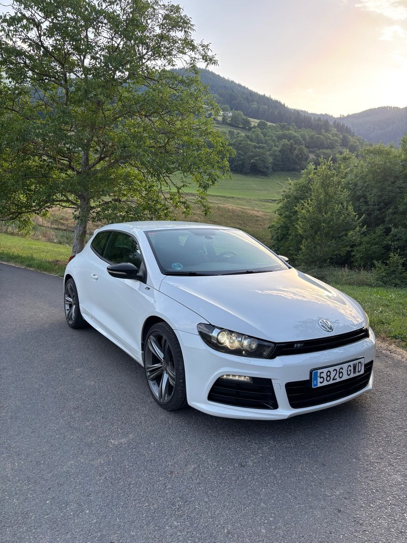 Volkswagen Scirocco 2.0 tsi - foto 1