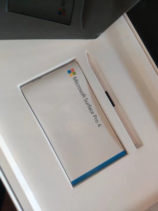 Microsoft Surface pro 4 con cargador AVERIADA