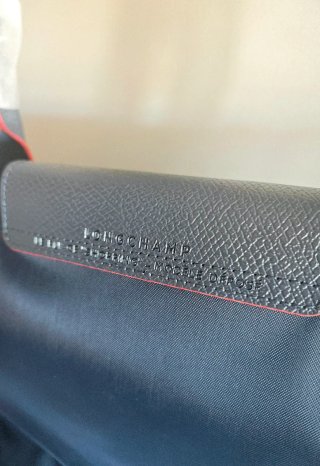 Le Pliage tamaño grande para hombros. Azul oscuro.