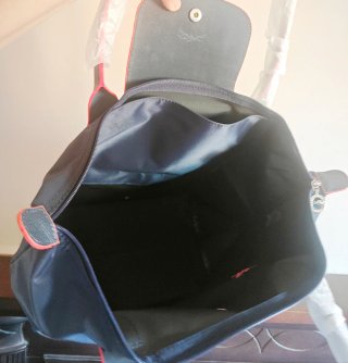 Le Pliage tamaño grande para hombros. Azul oscuro.