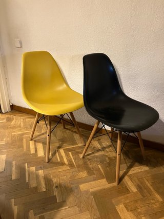 Mesa comedor madera + 4 replica silla Eames