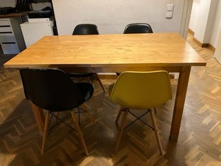 Mesa comedor madera + 4 replica silla Eames