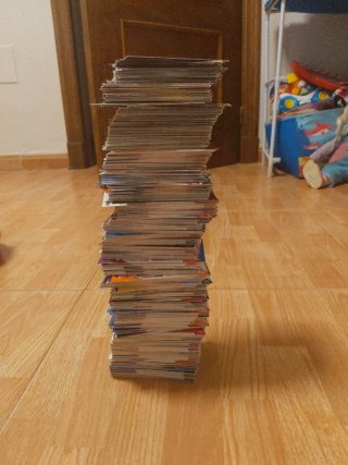 Cartas de Adrenalyn 24/25 y 22/23 y una de pokemon