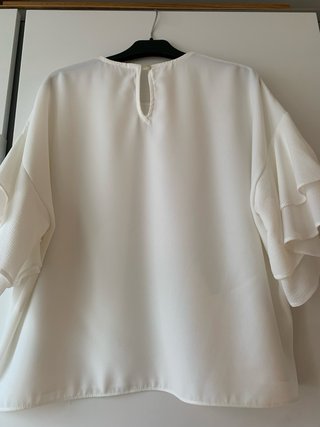 Blusa color blanco roto. Talla M