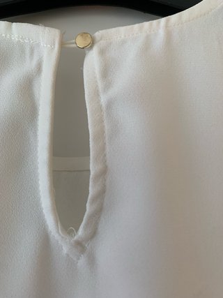 Blusa color blanco roto. Talla M