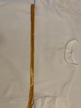 Blusa color blanco roto. Talla M