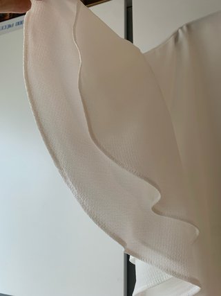 Blusa color blanco roto. Talla M