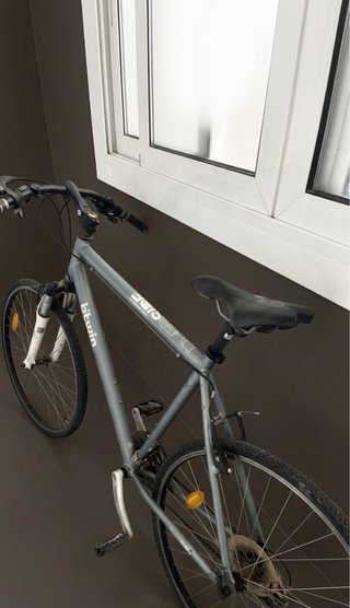 Bicicleta Trekking Btwin Gris