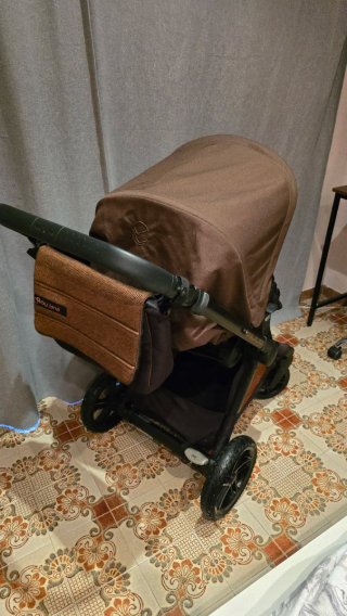 Cochecito de bebé y accesorios