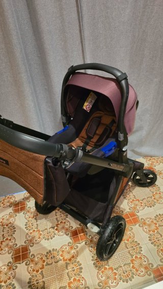 Cochecito de bebé y accesorios