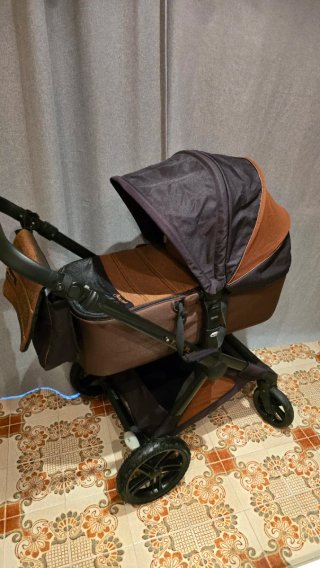 Cochecito de bebé y accesorios