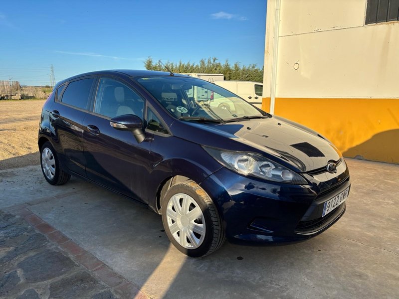 Ford Fiesta 2010 - foto 1