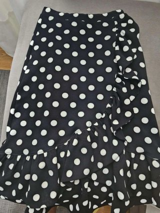 Falda lunares volantes