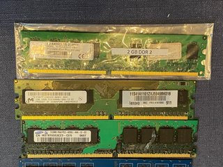Lotto RAM DDR / DDR2 per PC Desktop – 8 moduli mis