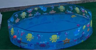 Piscina infantil con dibujos marinos