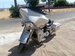 Harley-Davidson Touring Blanca y Plata