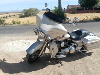 Harley-Davidson Touring Blanca y Plata
