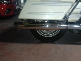 Harley-Davidson Touring Blanca y Plata