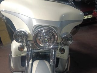 Harley-Davidson Touring Blanca y Plata