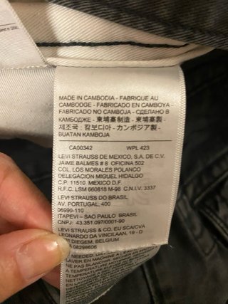 Pantalón Levis Gris Desgastado
