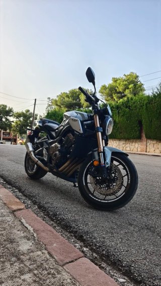 Honda CB650R Gris/Plata 2021
