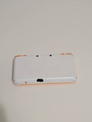Nintendo 2DS XL Naranja y Blanca