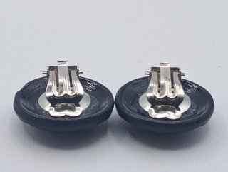 Pendientes de clip negros facetados